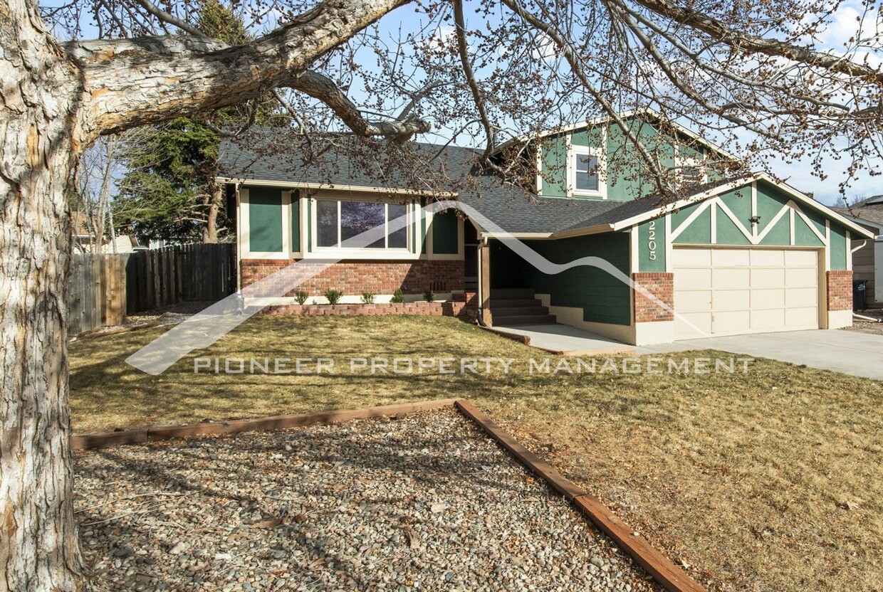 Foto principal - Adorable 3-Bedroom, 2 Bath Home with Stunn...