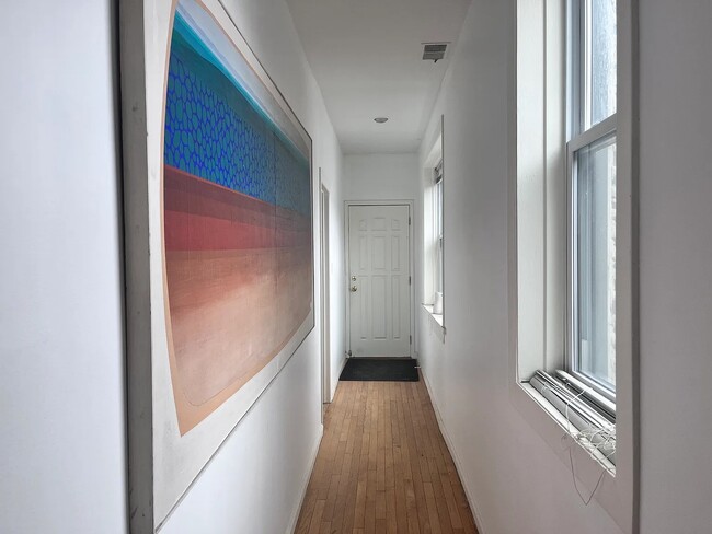 Foto del edificio - 549 W Belmont Ave