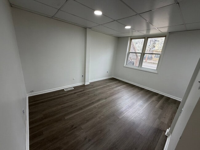 Building Photo - 71 Main St