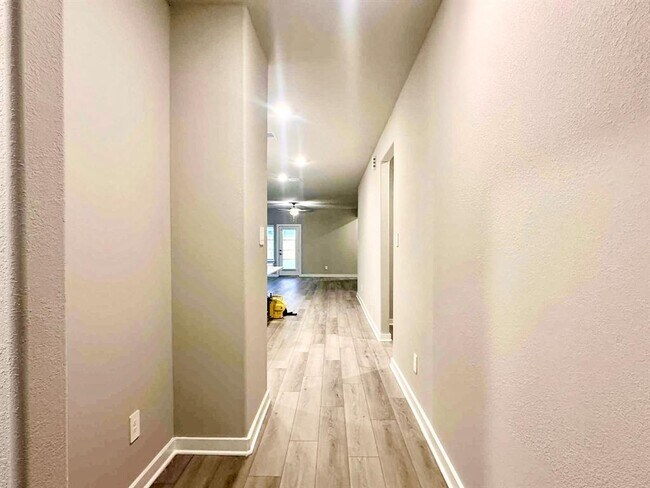 Foto del edificio - 6603 Kentfield Dr