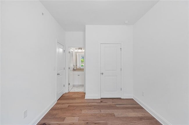 Building Photo - 6543 Beacon Dr