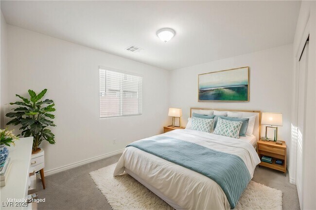 Foto del edificio - 376 Yellow Finch Ln
