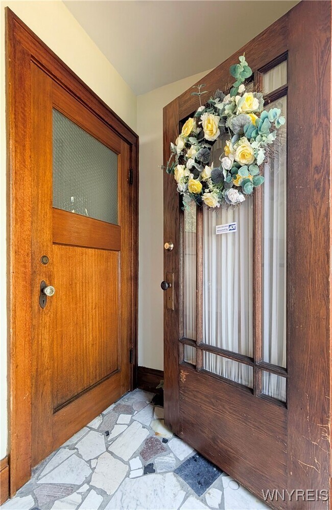 Foto del edificio - 95 Rand Ave