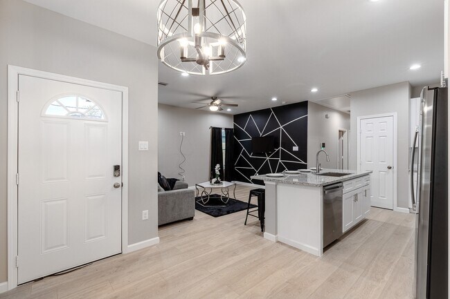 Foto del edificio - 4661 Clover St