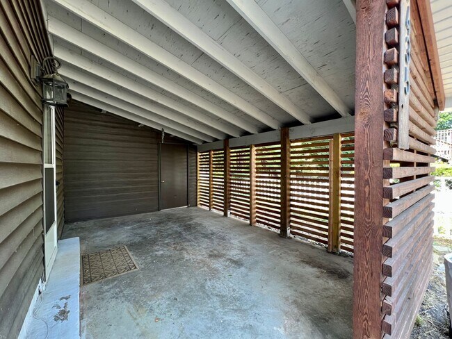 Foto del edificio - ADORABLE CONTEMPORARY 2 BEDROOM IN THE HEART OF WEST HILLS!!!