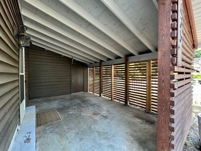 Photo - ADORABLE CONTEMPORARY 2 BEDROOM IN THE HEART OF WEST HILLS!!! House