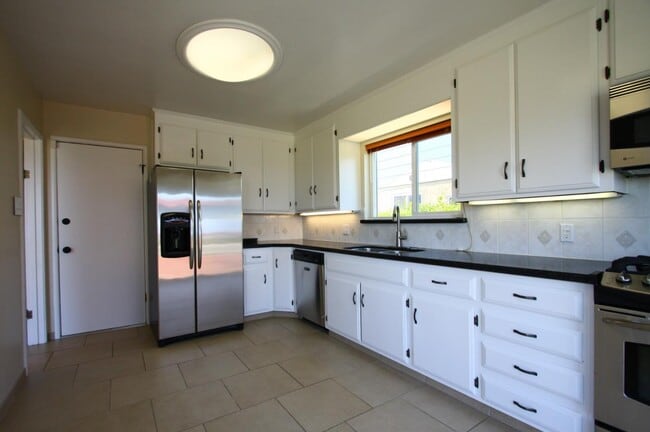 Building Photo - 2909 Sunset Terrace