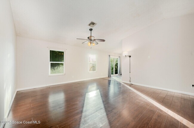 Foto del edificio - 511 Biscayne Ln