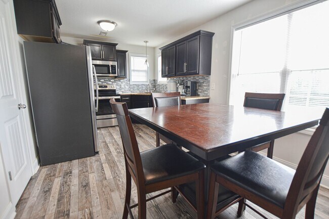 Building Photo - Pet Friendly Four Bedroom with Basement!