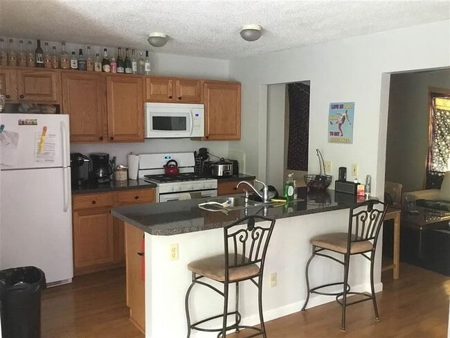 Building Photo - 3 Bed/3.5 Bath House with huge basement! - Waived Admin Fees & $500 Gift Card!