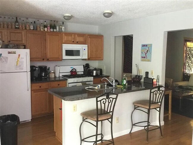 Foto del edificio - 3 Bed/3.5 Bath House with huge basement! - Waived Admin Fees & $500 Gift Card!