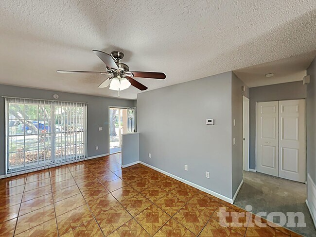 Foto del edificio - 8206 Clermont St
