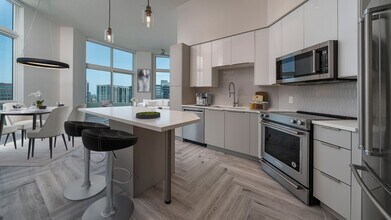 Building Photo - 10X Riverwalk