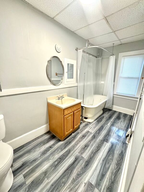 Photo - 70 Maple St Apartment