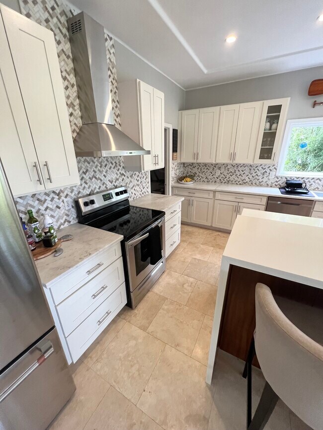 Building Photo - 714-714 Kanalani Pl