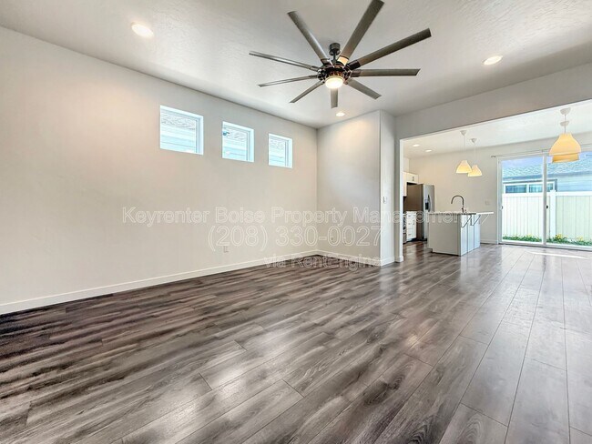 Building Photo - 2115 W Bella Ln