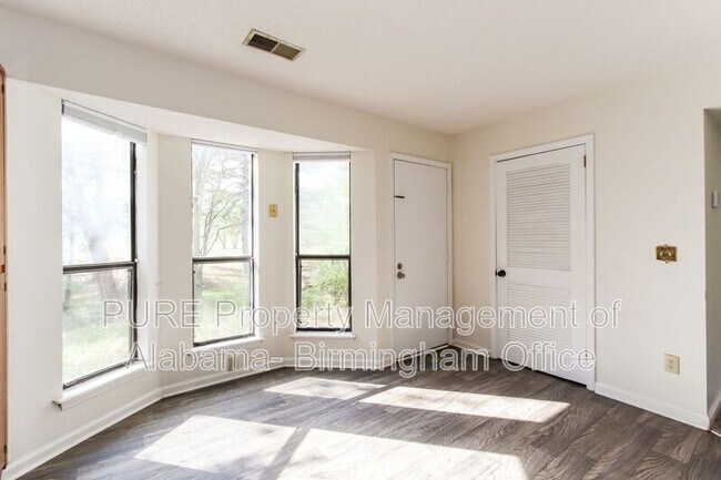 Foto del edificio - 2258 Cheshire Dr