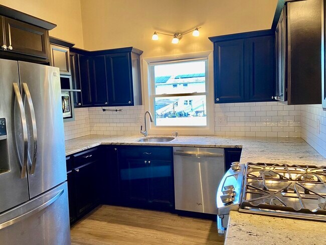 Building Photo - 10 Radcliffe Dr