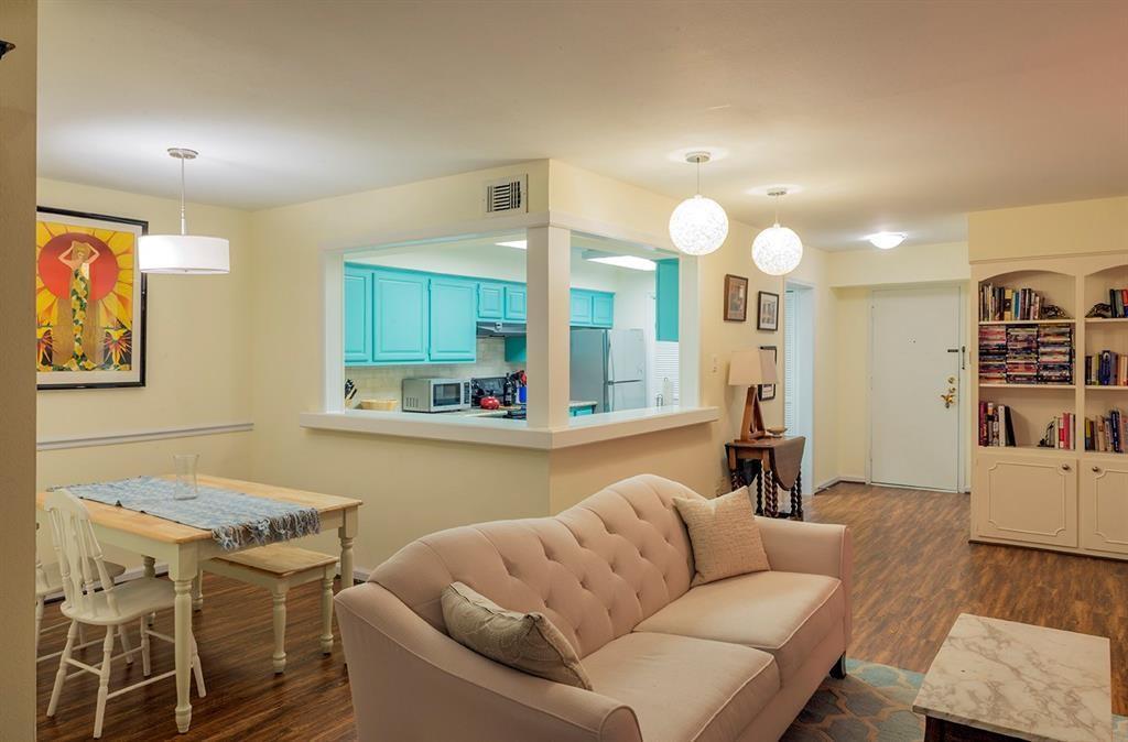 Foto principal - 357 N Post Oak Ln