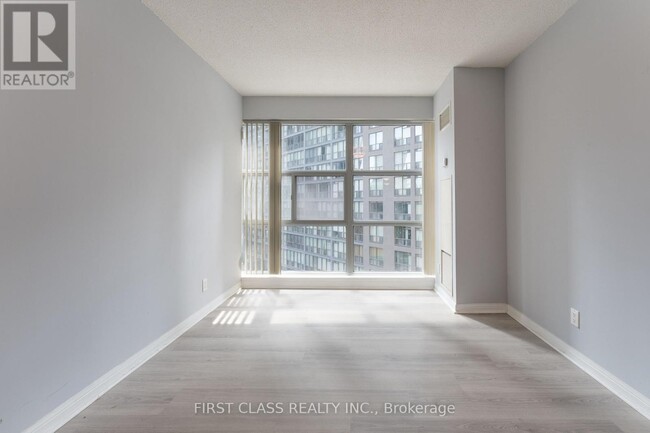 Building Photo - 11-611 St Joseph St