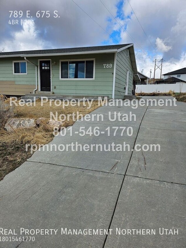 Foto principal - 4 Bedroom 2 Bath Home Now Available in Bri...