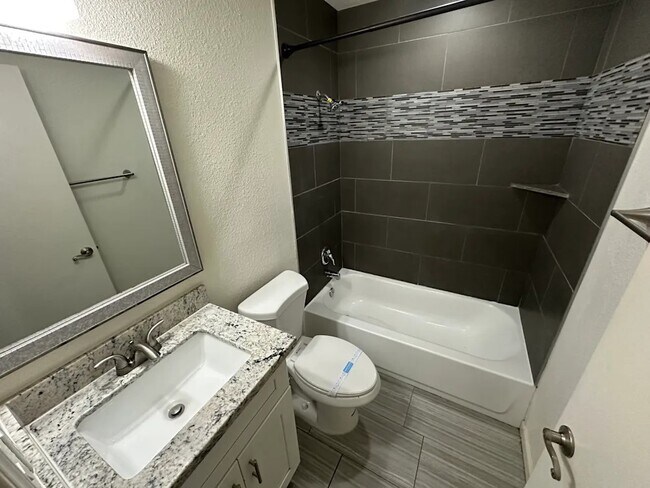 Foto del edificio - 1126 E Marny Rd