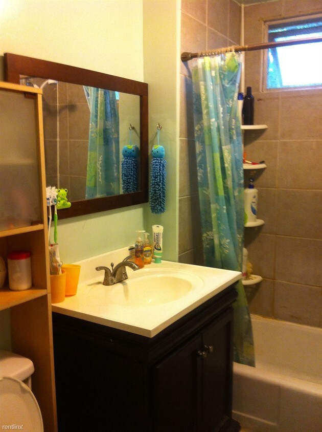 Primary Photo - 7 br, 2 bath Duplex - 506 N Tioga St Tina Ho