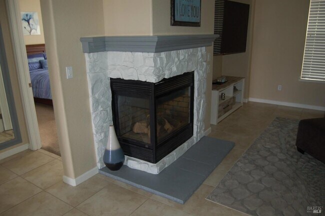 Building Photo - 402 Palisades Dr