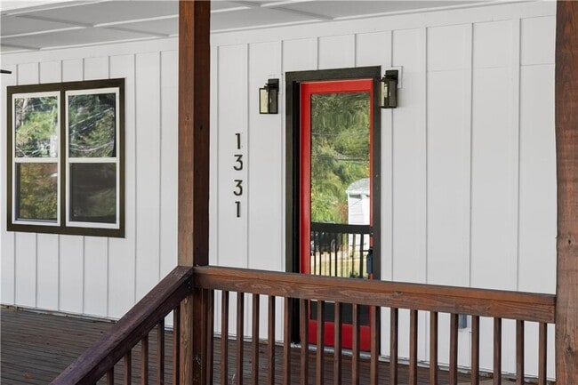 Building Photo - 1331 Diamond Ave SE