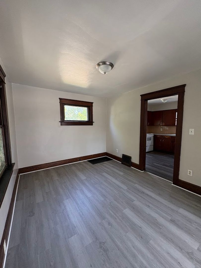 1041 Clark St Akron, OH 44306 – photo 5
