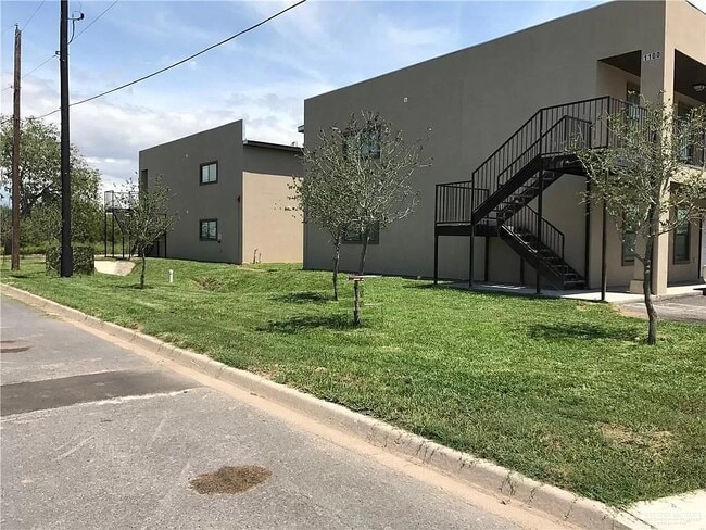 Building Photo - 1100 E Cedar Ave