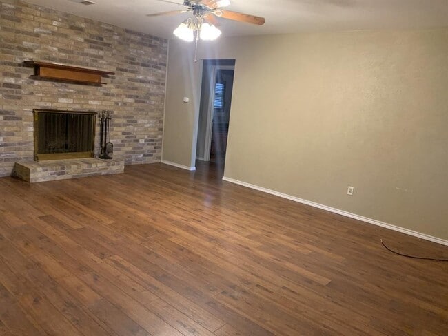 Building Photo - 3802 Leafield Dr