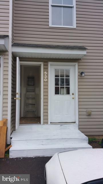Building Photo - 530 Las Rosas Dr