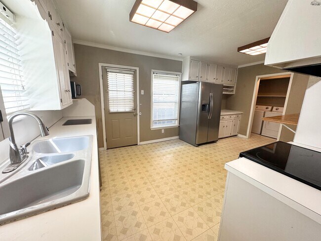 Foto del edificio - 3200 Glenwood Ave