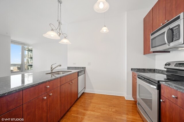 Building Photo - 565 W Quincy St