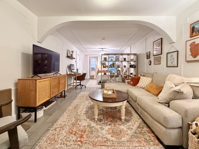 Building Photo - 733 Park Ave