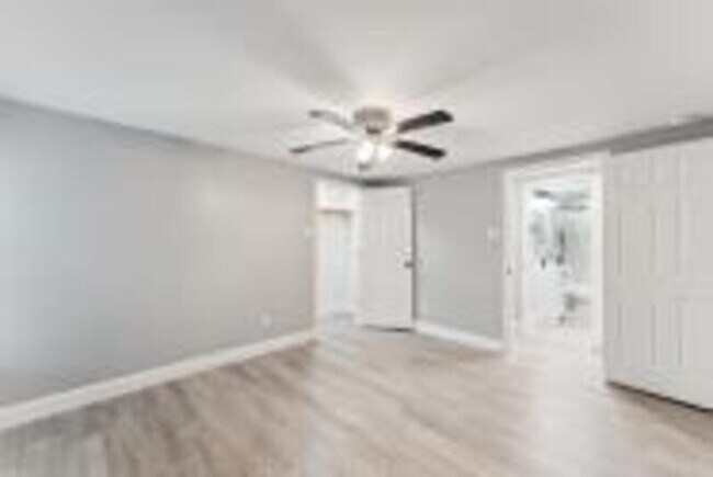 Foto del edificio - 8576 E B Cooper Hwy