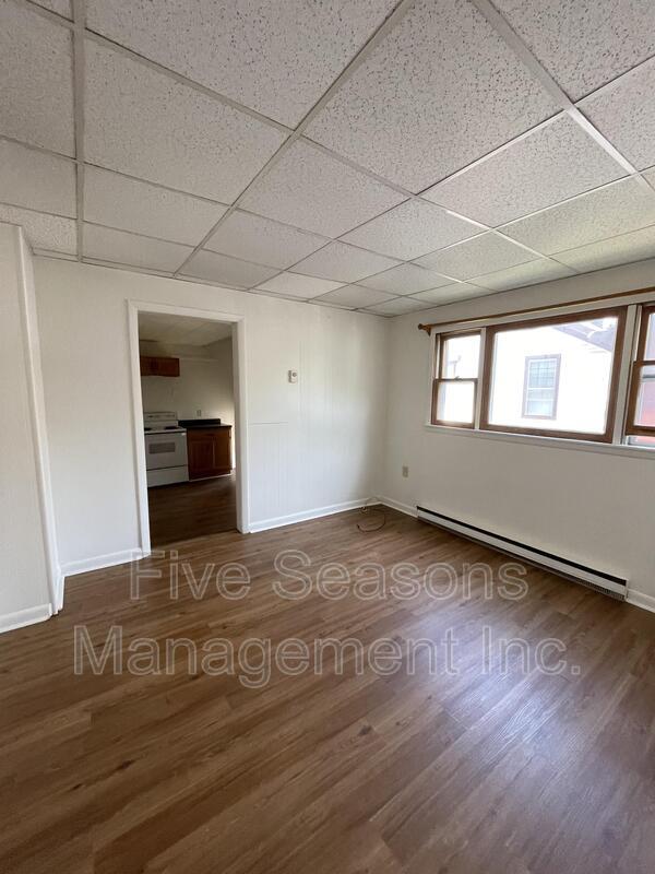 Foto del edificio - 77 N Union St