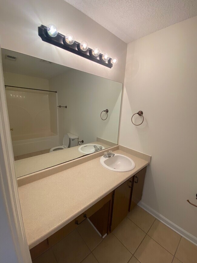 Foto del edificio - 4174 Logan Way