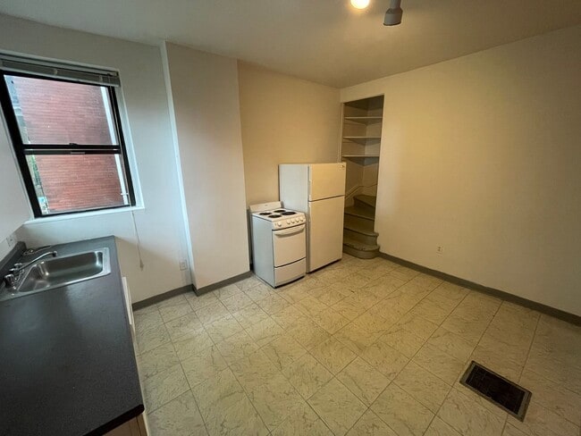 Building Photo - 213 S Aiken Ave