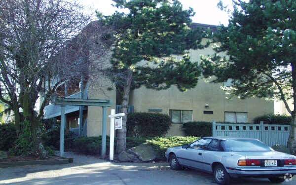 Building Photo - 10550 Stone Ave N