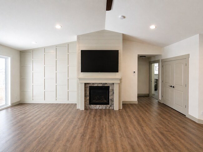 Foto del edificio - BEAUTIFUL 4 BED 3 BATH HOME IN REXBURG WITH CONNECTED OFFICE & SEPARATE ENTRANCE