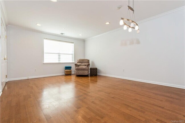 Foto del edificio - 100 Woodcrest Ln