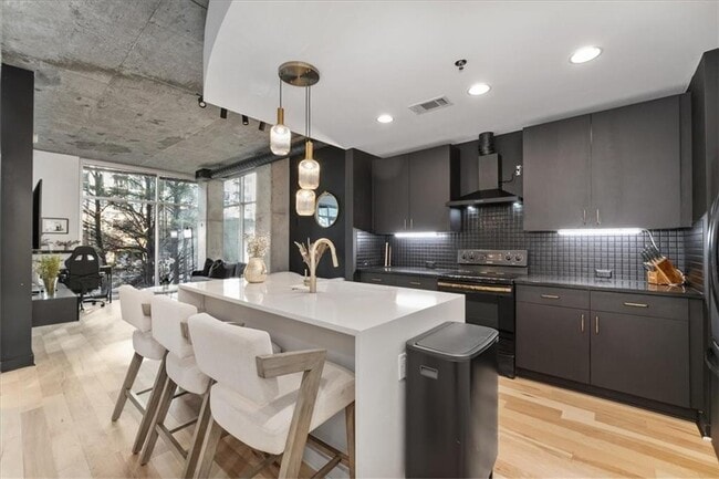 Foto del edificio - 250 Pharr Rd NE