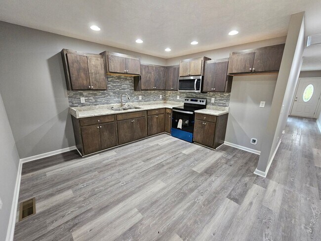 Building Photo - 3 br, 2 bath House - 428 Waggoner St.