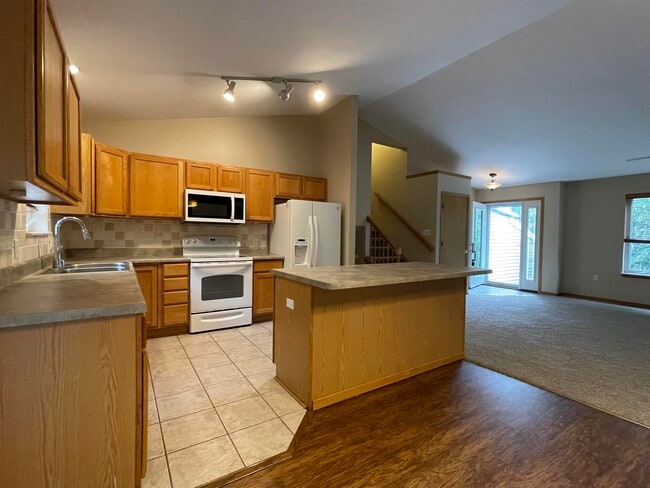 Building Photo - 6442 Urich Terrace