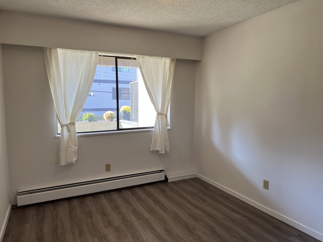 Building Photo - 1285 Martin St