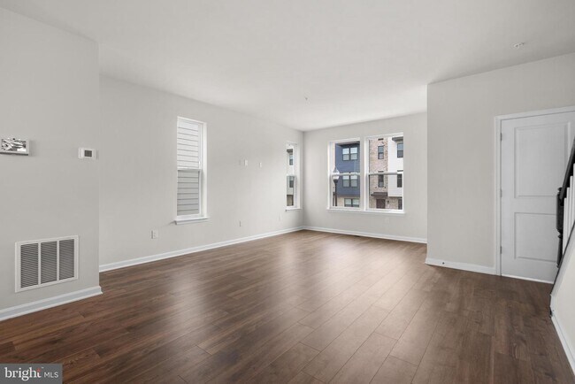 Building Photo - 421 Carroll Walk Ave
