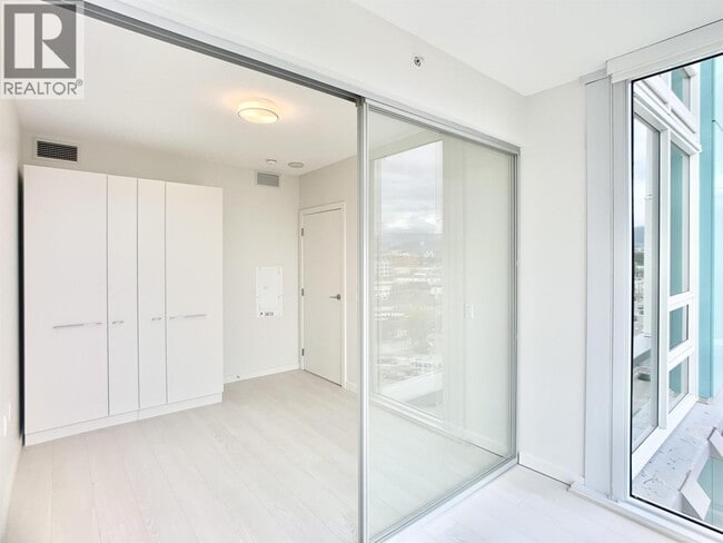 Building Photo - 180 E 2nd Ave