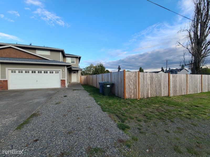 Foto principal - 3 br, 2.5 bath Townhome - 16721 A St S